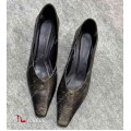26_202_Vintage_Black_Gold